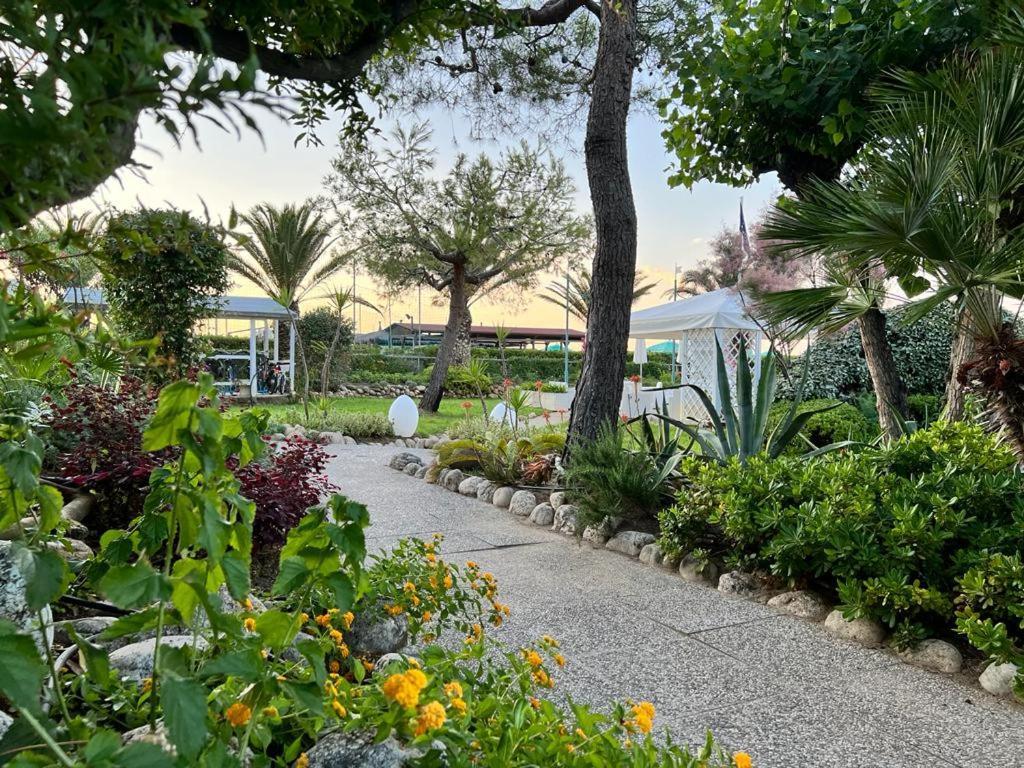 Hotel Parco Delle Rose Silvi Marina Exterior photo