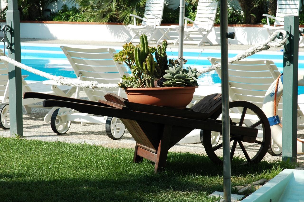 Hotel Parco Delle Rose Silvi Marina Exterior photo